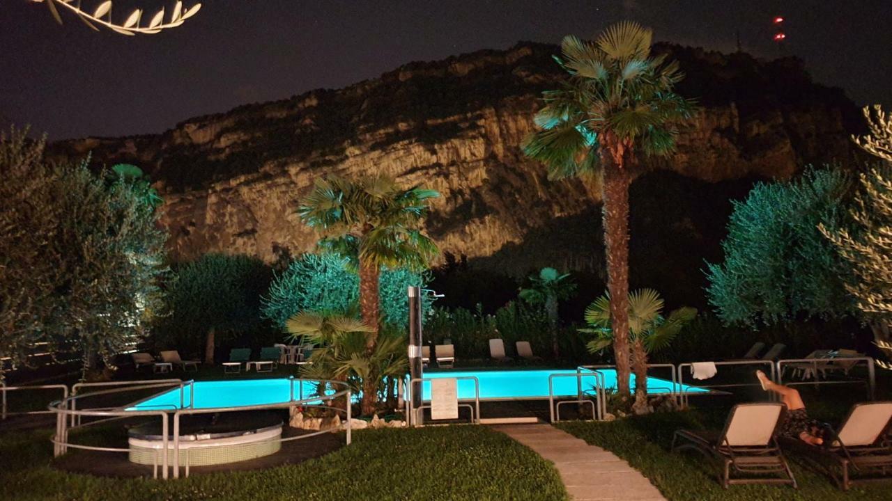 Park Hotel Eden Torbole Sul Garda Exterior foto
